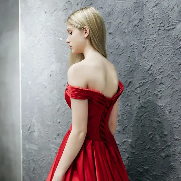 Simple Rouge Robe De Soirée 2017 Princesse De l'épaule Dos Nu Volants Satin Faux Diamant Robe De Ceremonie Chapel Train