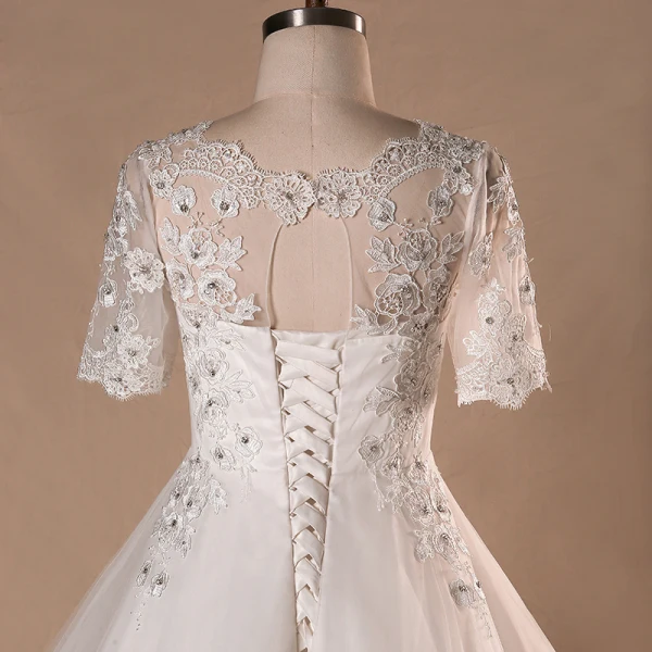 Luxe Ivoire 2018 Mariage Princesse V-Cou En Dentelle Tulle 1/2 Manches Perlage Appliques Dos Nu Été Robe De Mariée