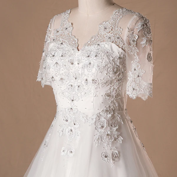 Luxe Ivoire 2018 Mariage Princesse V-Cou En Dentelle Tulle 1/2 Manches Perlage Appliques Dos Nu Été Robe De Mariée