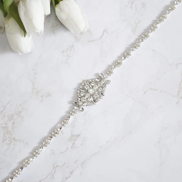 Schöne Ivory / Creme Hochzeit Schärpen 2020 Satin Metall Perlenstickerei Kristall Strass Ball Abend Brautaccessoires