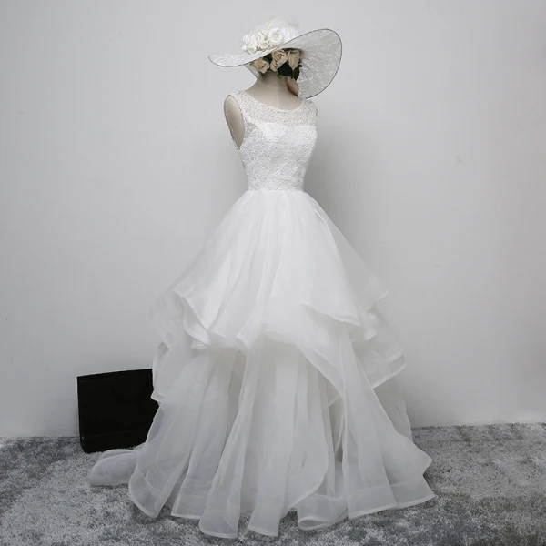 Chic / Beautiful White Wedding Dresses 2017 A-Line / Princess U-Neck Lace Appliques Beading Pierced Wedding Prom Dresses