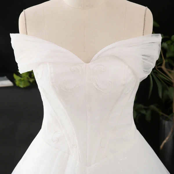 Schöne Ivory / Creme Übergröße Brautkleider / Hochzeitskleider 2020 V-Ausschnitt Einfarbig A Linie Perlenstickerei Applikationen Rückenfreies Perle Pailletten Kathedrale Schleppe Hochzeit