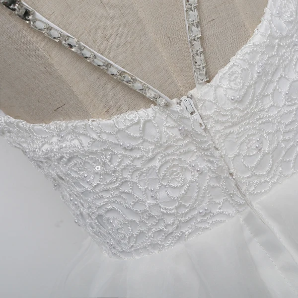 Chic / Beautiful White Wedding Dresses 2017 A-Line / Princess U-Neck Lace Appliques Beading Pierced Wedding Prom Dresses