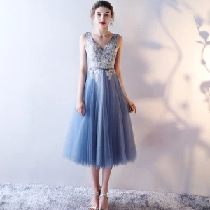 Chic Beautiful Graduation Dresses 2017 Lace Appliques Sequins Pearl V Neck Sleeveless Ocean Blue Tea Length A Line Princess