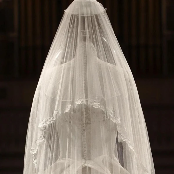 Luxe 2017 Blanche Appliques Tulle Dentelle Jardin / Extérieur Voile De Mariée