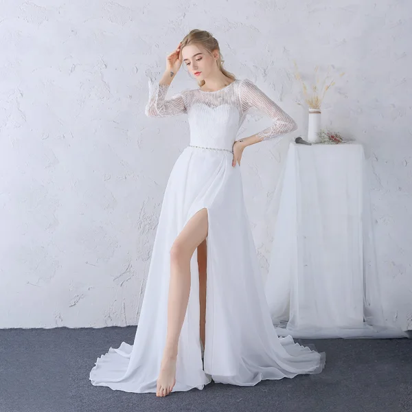 Chic / Belle Plage Robe De Mariée 2017 Blanche Princesse Longue Fendue devant Encolure Dégagée Manches Longues Dos Nu Perlage Ceinture En Dentelle Appliques Perle