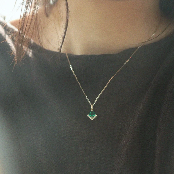 Vintage / Retro Gold Sterling Silver Rhinestone Green Zircon Necklaces Accessories 2023