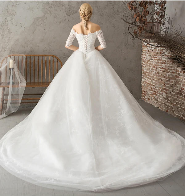Abordable Ivoire Robe De Mariée 2018 Robe Boule En Dentelle Fleur Perle Faux Diamant Paillettes Dos Nu Chapel Train