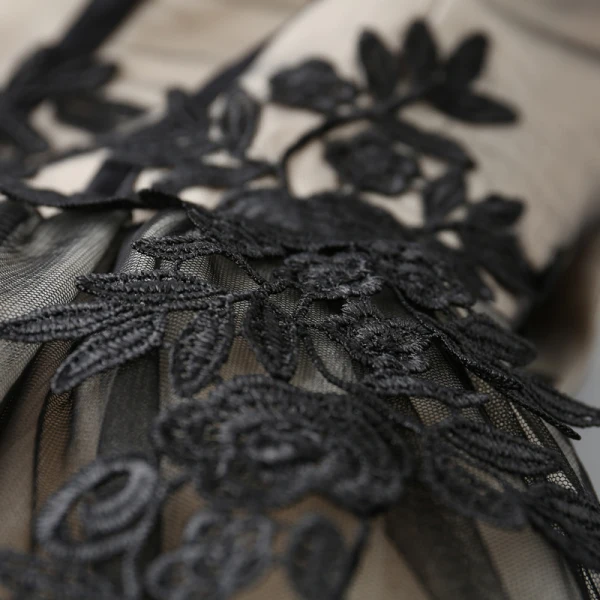 Klassisch Elegante Schwarz Ballkleider 2018 Tülle V-Ausschnitt Ballkleid Lange Applikationen Rückenfreies Stickerei Festliche Kleider