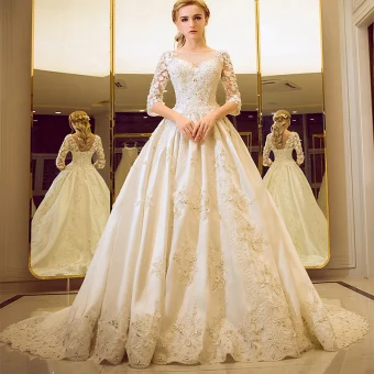 Vintage Originale Église Robe De Mariée 2017 Dentelle Fleur Cristal Faux Diamant Encolure Dégagée Dos Nu 1 2 Manches Ivoire Robe Boule Cathedral Train