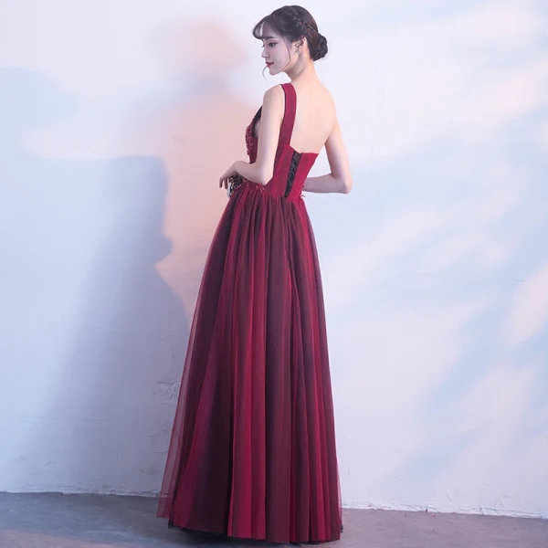 Elegant Burgundy Evening Dresses 2018 A-Line / Princess One-Shoulder Sleeveless Appliques Lace Beading Floor-Length / Long Ruffle Backless Formal Dresses