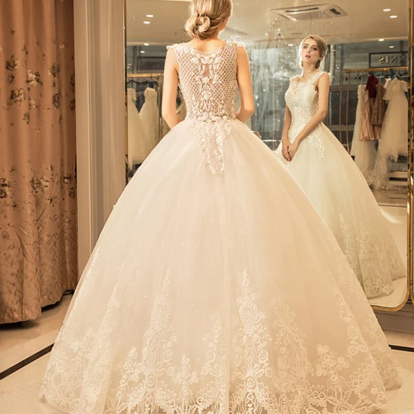 Chic / Beautiful Sparkly Wedding Dresses 2017 Scoop Neck Sleeveless Church Ivory Ball Gown Lace Appliques Crystal Rhinestone Floor-Length / Long