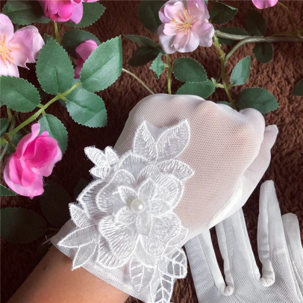 Chic / Beautiful White Bridal Gloves 2020 Appliques Flower Pearl Lace Tulle Bridal Prom Wedding Accessories