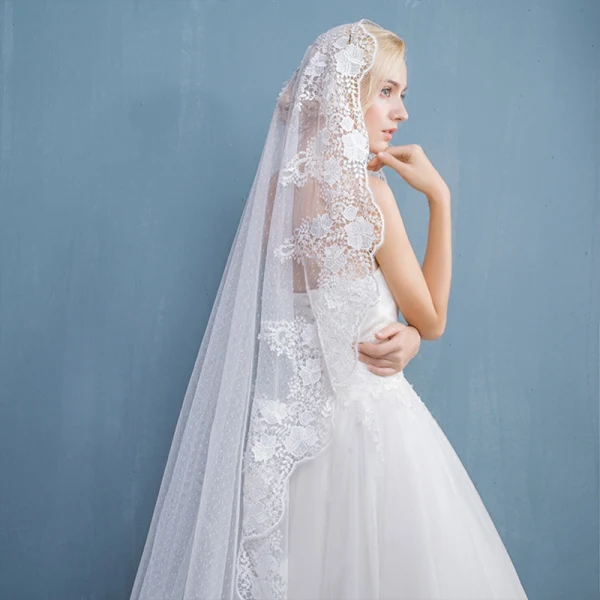 Elegant 2017 2.5 m Hvit Appliques Blonder Tyll Hage / utendørs Brudeslør