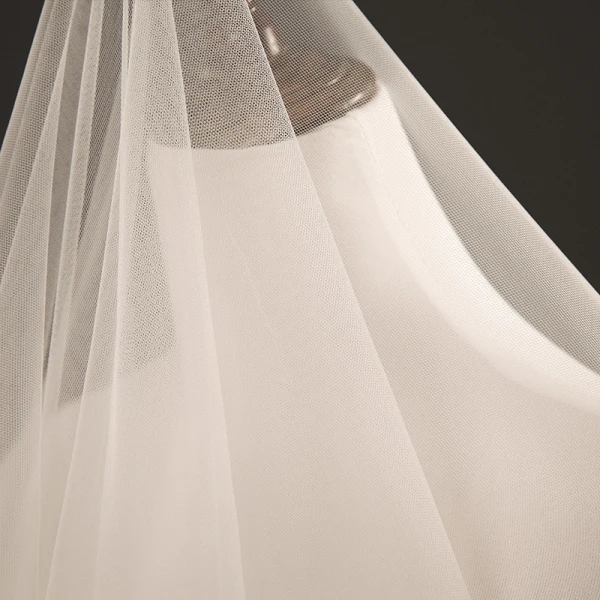 Fine Hvit Chapel Train Bryllup Tyll Blonder Paljetter Beading Brudeslør 2018