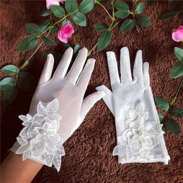 Chic / Beautiful White Bridal Gloves 2020 Appliques Flower Pearl Lace Tulle Bridal Prom Wedding Accessories