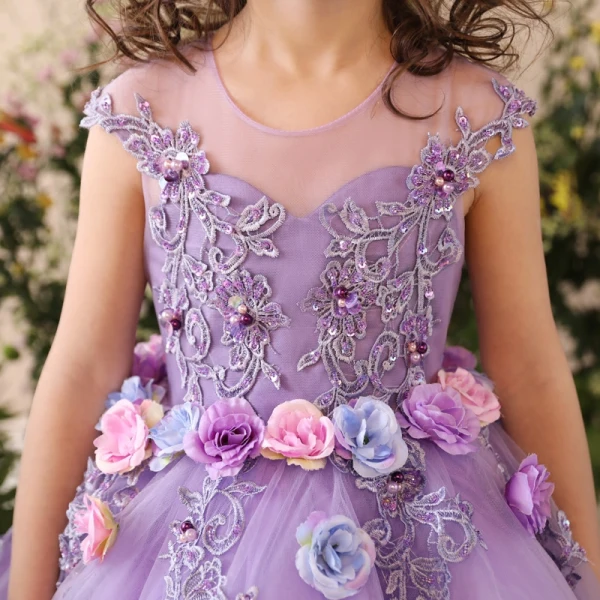 Chic / Beautiful Church Wedding Party Dresses 2017 Flower Girl Dresses Lilac Ball Gown Tea-length Scoop Neck Sleeveless Backless Lace Flower Appliques Sequins Pearl