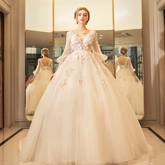 Chic Belle Église Jardin Extérieur Robe De Mariée 2017 En Dentelle Fleur Perle Dos Nu Fleurs Artificielles V Cou 3 4 Manches Ivoire Robe Boule Longue