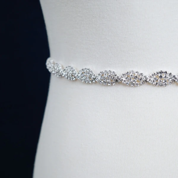 Klassisk Elegant Hvit Bryllup Bånd 2020 Metall Satin Håndlaget Beading Rhinestone Aften Ball Tilbehør