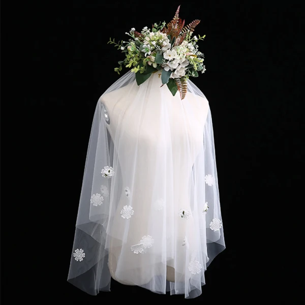 Chic / Beautiful White Short Wedding Veils Appliques Beading Flower Chiffon Wedding Accessories 2019