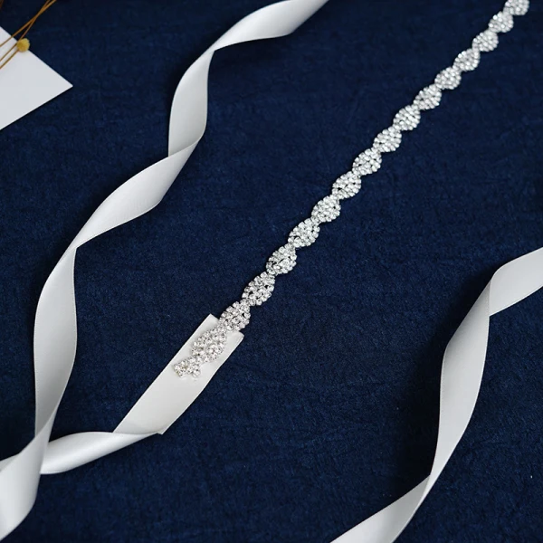 Klassisk Elegant Hvit Bryllup Bånd 2020 Metall Satin Håndlaget Beading Rhinestone Aften Ball Tilbehør