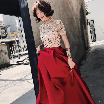 Luxe Bordeaux Robe De Soirée 2018 Princesse Col Haut Manches Courtes Perlage Train De Balayage Volants Robe De Ceremonie