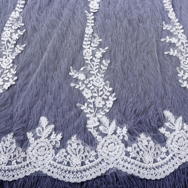 Chic / Belle Blanche Cathedral Train Mariage En Dentelle Tulle Appliques Voile De Mariée 2018