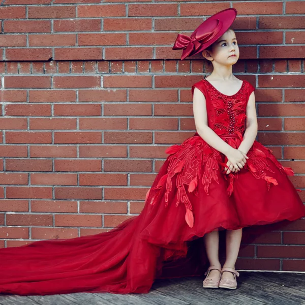 Chic / Belle Église Robe Pour Mariage 2017 Robe Ceremonie Fille Rouge Robe Boule Asymétrique Encolure Dégagée Sans Manches Dos Nu Fleur Appliques Perle Plumes