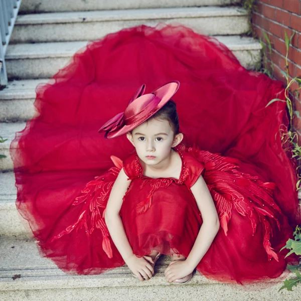 Chic / Belle Église Robe Pour Mariage 2017 Robe Ceremonie Fille Rouge Robe Boule Asymétrique Encolure Dégagée Sans Manches Dos Nu Fleur Appliques Perle Plumes