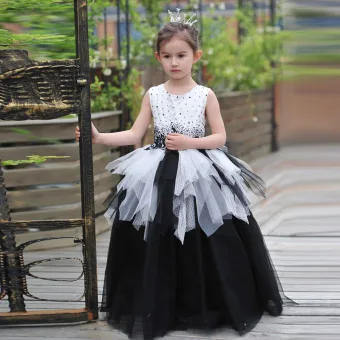 Chic Beautiful Church Wedding Party Dresses 2017 Flower Girl Dresses Black White Ball Gown Floor Length Long Scoop Neck Sleeveless Beading Flower Appliques