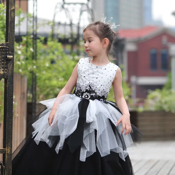 Chic / Belle Église Robe Pour Mariage 2017 Robe Ceremonie Fille Noire Blanche Robe Boule Longue Encolure Dégagée Sans Manches Perlage Fleur Appliques