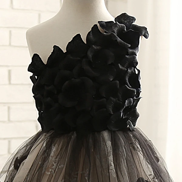 Amazing / Unique Hall Wedding Party Dresses 2017 Flower Girl Dresses Black Champagne Ball Gown Chapel Train One-Shoulder Sleeveless Flower Appliques Artificial Flowers