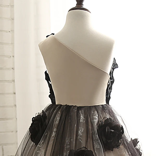 Amazing / Unique Hall Wedding Party Dresses 2017 Flower Girl Dresses Black Champagne Ball Gown Chapel Train One-Shoulder Sleeveless Flower Appliques Artificial Flowers