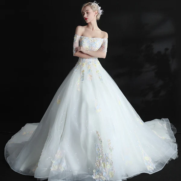 Schöne Kirche Brautkleider 2017 Rückenfreies Spitze Applikationen Blumen Pailletten Ivory / Creme Ballkleid Königliche Schleppe