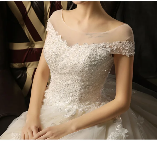 Schöne Brautkleider 2017 Perlenstickerei Mit Spitze Applikationen Rückenfreies Eckiger Ausschnitt Kurze Ärmel Kirche Ballkleid Kathedrale Schleppe