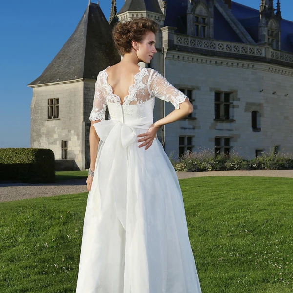 Chic / Beautiful Affordable White Plus Size Wedding Dresses A-Line / Princess Lace 1/2 Sleeves V-Neck Appliques Backless Embroidered Wedding 2020