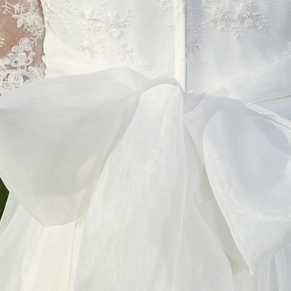 Chic / Beautiful Affordable White Plus Size Wedding Dresses A-Line / Princess Lace 1/2 Sleeves V-Neck Appliques Backless Embroidered Wedding 2020