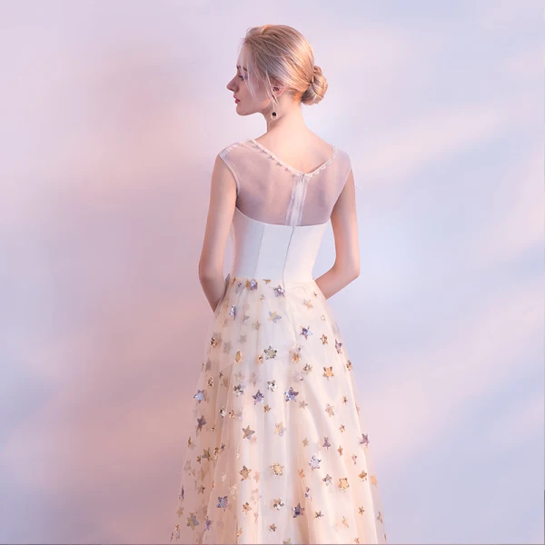 Élégant Champagne de retour Robe De Graduation 2017 Princesse Étoile V-Cou Dos Nu Sans Manches Thé Longueur Robe De Ceremonie