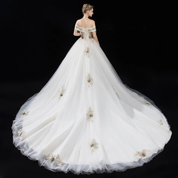 Élégant Champagne Robe De Mariée 2018 Princesse En Dentelle Fleur Perlage Gland Faux Diamant De l'épaule Dos Nu Manches Courtes Cathedral Train Mariage