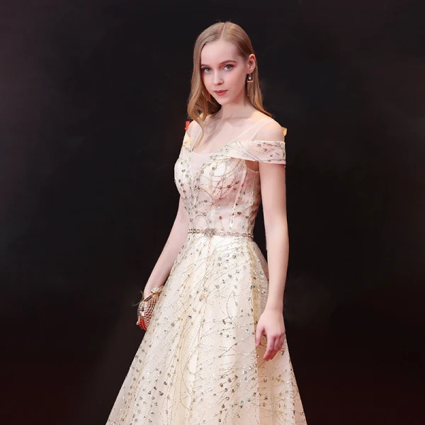 Elegante Ballkleider 2018 A Linie Glanz Metall Stoffgürtel Pailletten Bandeau Rückenfreies Ärmellos Lange Festliche Kleider