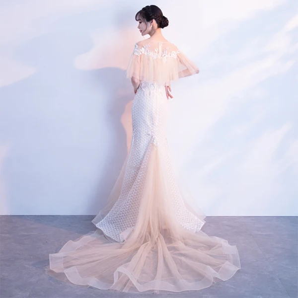 Élégant Champagne Robe De Soirée 2018 Trompette / Sirène En Dentelle Appliques Perlage Encolure Dégagée Manches Courtes Tribunal Train Robe De Ceremonie