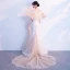 Élégant Champagne Robe De Soirée 2018 Trompette / Sirène En Dentelle Appliques Perlage Encolure Dégagée Manches Courtes Tribunal Train Robe De Ceremonie