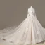 Moderne / Mode Robe De Mariée 2018 Robe Boule En Dentelle Appliques Brodé Paillettes Encolure Dégagée 3/4 Manches Royal Train Mariage