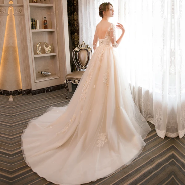 Elegante Champagner Brautkleider / Hochzeitskleider 2018 A Linie Perlenstickerei Perle Kristall Spitze Blumen Rundhalsausschnitt Rückenfreies 1/2 Ärmel Hof-Schleppe Hochzeit