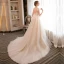 Elegante Champagner Brautkleider / Hochzeitskleider 2018 A Linie Perlenstickerei Perle Kristall Spitze Blumen Rundhalsausschnitt Rückenfreies 1/2 Ärmel Hof-Schleppe Hochzeit