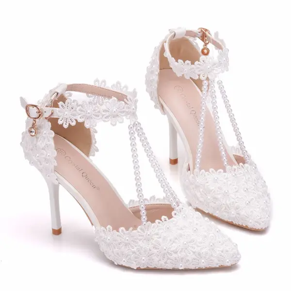 Charmant Blanche Chaussure De Mariée 2018 Faux Diamant Bride Cheville En Dentelle Perle Gland 9 cm Talons Aiguilles À Bout Pointu Mariage Talons Hauts