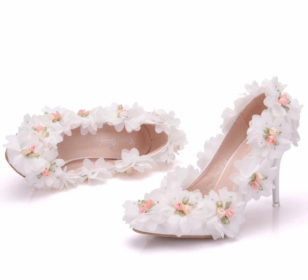Elegant White Wedding Shoes 2018 Appliques Rhinestone 9 cm Stiletto Heels Pointed Toe Wedding Pumps
