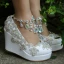 Glittrande Vita Brudskor 2018 Rhinestone Kristall Pande Zote Toe Bröllop Kilklackar Sandaler