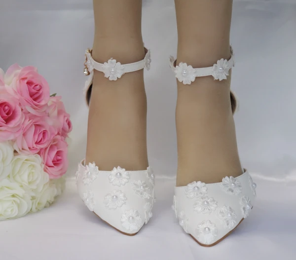 Chic / Belle Blanche Chaussure De Mariée 2018 En Dentelle Fleur Perle Bride Cheville 7 cm Talons Aiguilles À Bout Pointu Mariage Talons Hauts