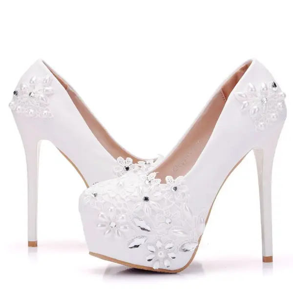 Moderne / Mode Blanche Chaussure De Mariée 2018 Appliques En Dentelle Perle Faux Diamant 14 cm Talons Aiguilles À Bout Rond Mariage Escarpins